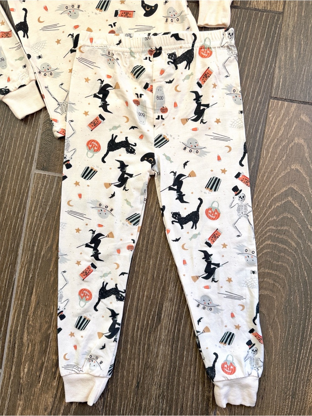 Tres Beau et Belle Kids’ Modal Halloween 2-Piece Pajama Set—2T - Picture 4 of 5